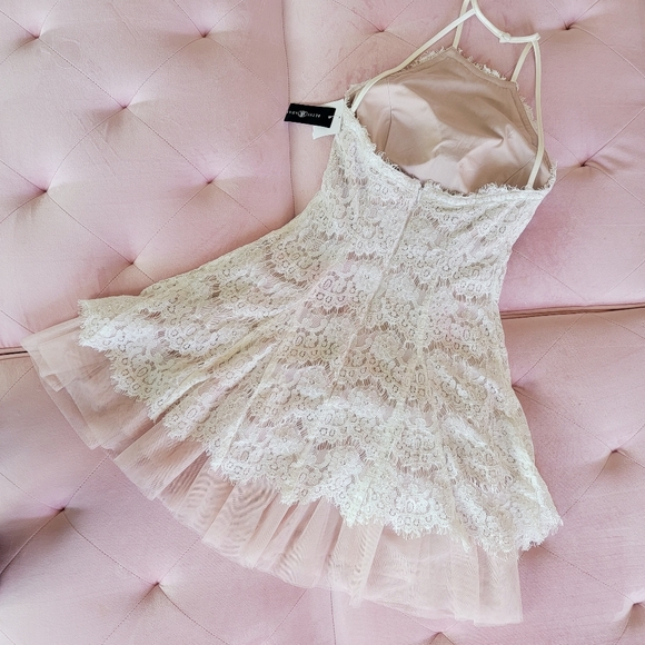 NWT Betsy & Adam Off-White Lace Halter Open-Back Dress 6 - Picture 2 of 9